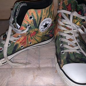 Tie dye Converse High tips